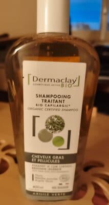 Shampooing spécifique cheveux gras et pellicules
