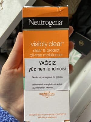 Neutrogena Visibly Clear Oil-Free Moisturiser