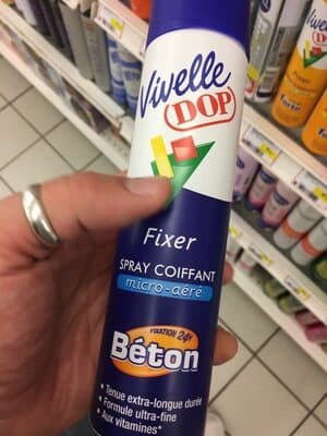 Spray coiffant micro-aéré, fixation béton