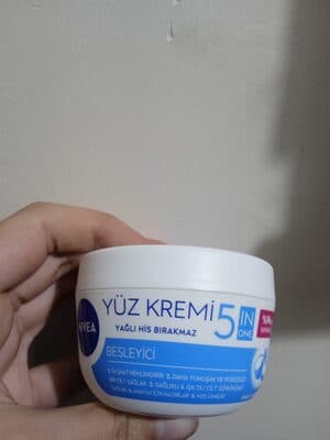 Nivea Besleyici Yüz Kremi