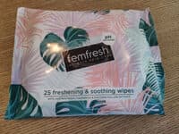 Freshening & soothing wipes