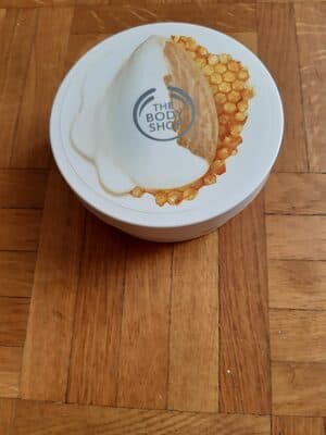 Beurre corps apaisant et réparateur lait d'amandes et miel