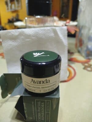 Crema facial reparadora