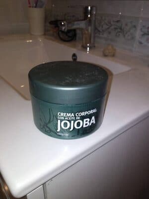 Crema corporal con aceite de jojoba