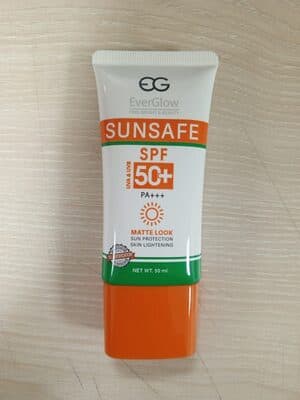 EverGlow SUNSAFE SPF 50+ PA+++ Matte Look Sunscreen