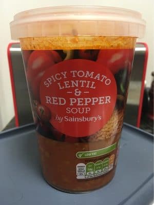 Spicy tomato, lentil and red pepper soup