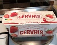 Yaourt onctueux sur lit de fraises