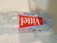 Natürliches Mineralwasser