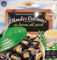 Moules cuisinées au beurre, ail et persil
