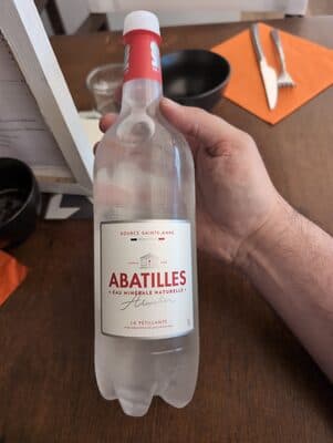 Eau minérale naturelle pétillante