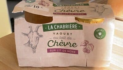 Yaourt au lait de chèvre sur lit de mûre