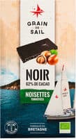 Tablette de chocolat noir avec inclusion de noisettes torréfiées