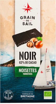 Tablette de chocolat noir avec inclusion de noisettes torréfiées