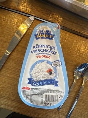 Körniger Frischkäse Tworog 2,5% Fett