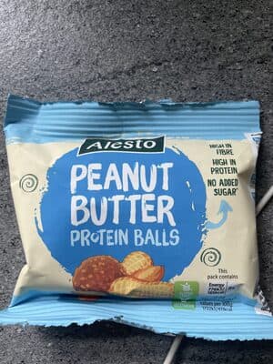 PEANUT BUTTER PROTEIN BALLS