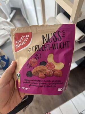 Nuss Frucht Wucht