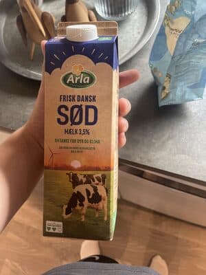 Whole milk (3.5% fat)
