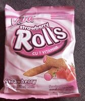 Snacks rulouri cu cremă de căpșuni