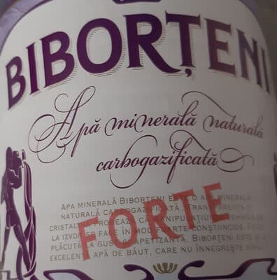 Apă minerală naturală carbogazificată