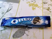 Cookies with cocoa and vanilla flavored cream filling Oreo Original