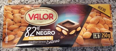 Chocolate negro 82% cacao con almendras enteras