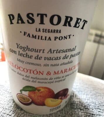 Yogur artesanal cremoso con melocotón y maracuyá sin gluten