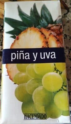 Zumo de piña y uva