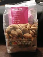 Almendra cruda con piel