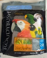 Low-fat maintenance pelleted food for seed-eating birds