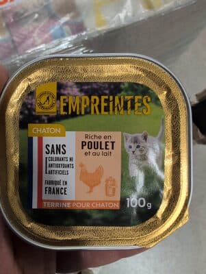 Terrine riche en poulet et au lait pour chaton