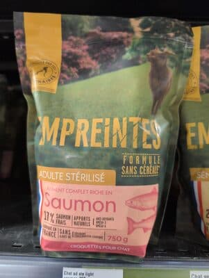 Croquettes au saumon pour chat adulte stérilisé, sans céréales