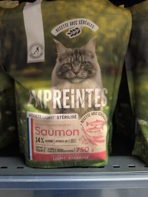 Croquettes au saumon pour chat stérilisé, avec céréales