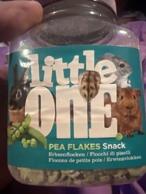 Pea flake snack