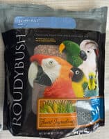 Low-fat maintenance pelleted food for seed-eating birds