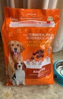 Comida de perros adultos con ternera, pollo, verduras y arroz