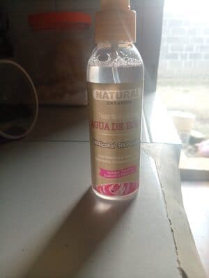 Agua de rosas