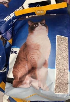 Arena de gato antibacterias