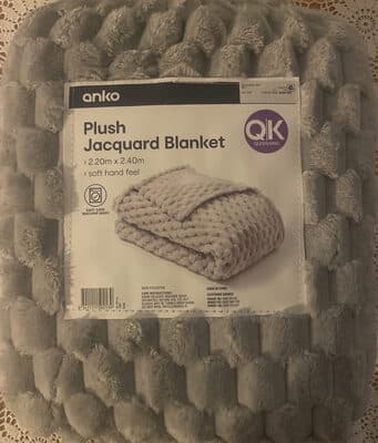 Plush Jacquard Blanket