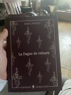 La dague de velours