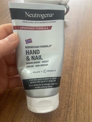 Neutrogena Norveç Formülü El ve Tırnak Bakım Kremi