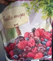 Beeren-Mischung mit Sauerkirschen