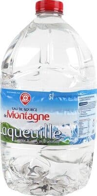 Eau de source de montagne fontaine