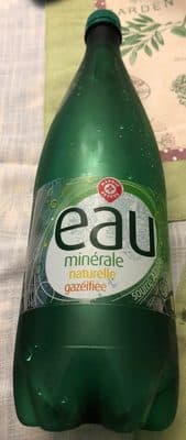 Eau minérale naturelle gazéifiée