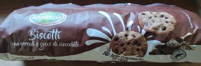 Biscotti con cereali e gocce di cioccolato