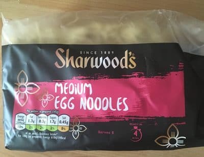 Medium egg noodles 145g