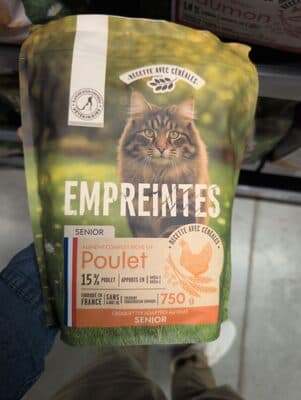 Croquettes au poulet pour chat senior, avec céréales
